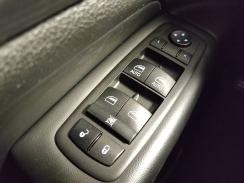 Used 2022 Jeep Grand Cherokee Laredo E RWD image 27