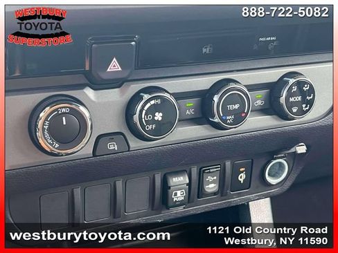 Used 2018 Toyota Tacoma TRD Sport AWD/4WD image 33