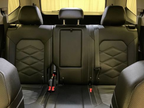 Used 2025 Volkswagen Atlas SE AWD/4WD image 31