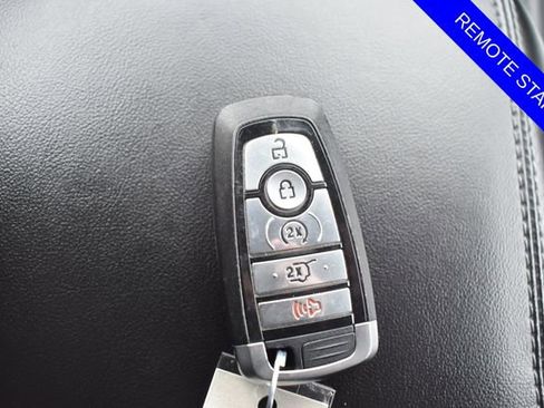 Used 2022 Ford Explorer XLT w/ Equipment Group 202A image 6