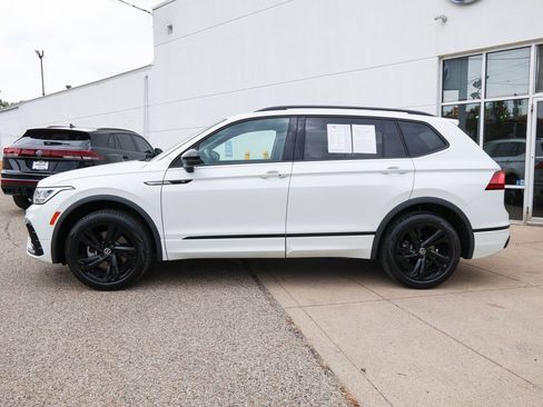Used 2024 Volkswagen Tiguan SE R-Line AWD/4WD image 2