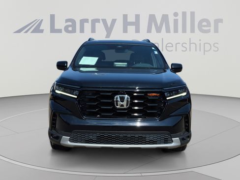 Used 2025 Honda Pilot TrailSport image 8