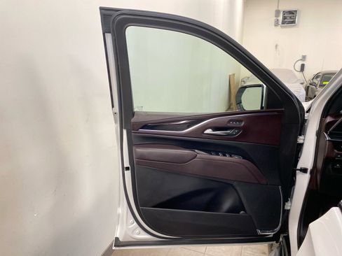 Used 2023 Cadillac Escalade Premium Luxury Platinum image 16