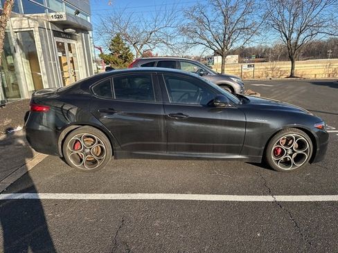 Used 2022 Alfa Romeo Giulia Veloce image 5