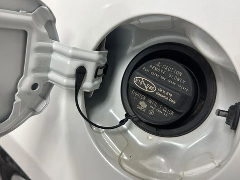 Used 2012 Toyota Prius Three FWD image 27