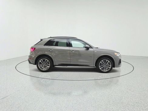 Used 2025 Audi Q3 2.0T Premium w/ Convenience Package AWD/4WD image 4