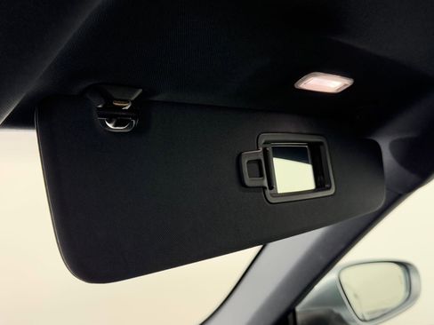 Used 2022 Porsche Taycan image 28