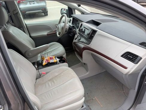 Used 2011 Toyota Sienna XLE image 10