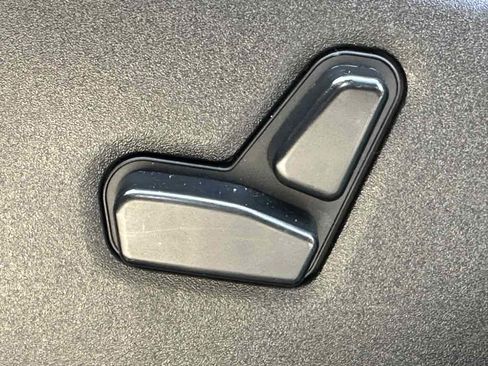 Used 2017 Jeep Grand Cherokee Overland w/ Jeep Active Safety Group AWD/4WD image 12