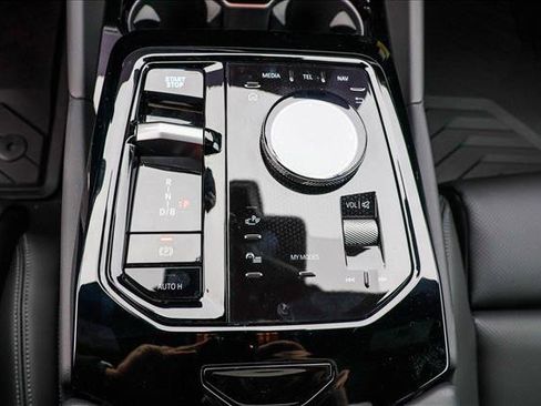 Used 2025 BMW i5 xDrive40 w/ Premium Package image 19