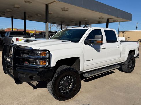 Used 2018 Chevrolet Silverado 2500 LT w/ Z71 Package, Off-Road image 1