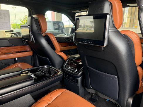Used 2018 Lincoln Navigator Reserve w/ Technology Package AWD/4WD image 45
