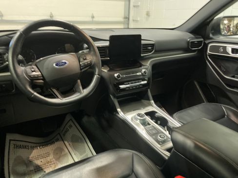 Used 2020 Ford Explorer XLT w/ Equipment Group 202A AWD/4WD image 21