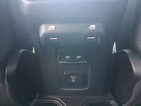 Used 2025 Jeep Wrangler Unlimited Sahara AWD/4WD image 18