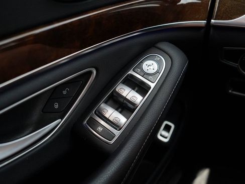 Used 2017 Mercedes-Benz S 550 Sedan image 29