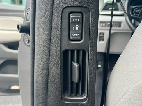 Used 2019 Honda Odyssey EX-L image 13