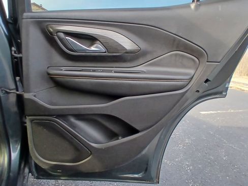 Used 2018 GMC Terrain SLT w/ Preferred Package image 18