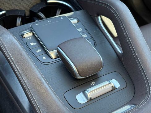 Used 2023 Mercedes-Benz GLS 450 4MATIC image 17