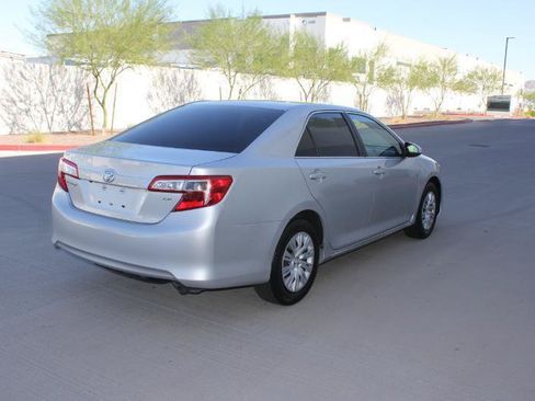 Used 2014 Toyota Camry LE FWD image 5