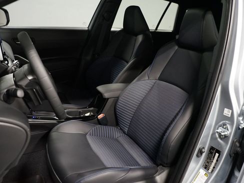 Used 2025 Toyota Corolla Cross AWD Hybrid w/ Convenience Package image 29