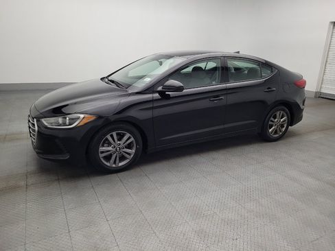 Used 2017 Hyundai Elantra SE image 2