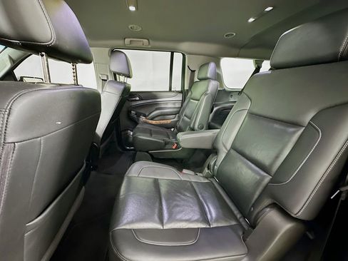 Used 2020 Chevrolet Suburban Premier image 4