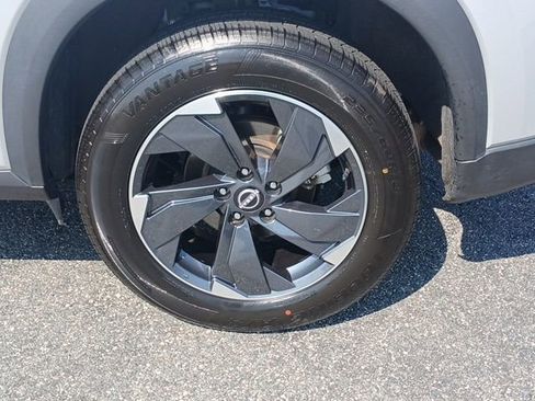 Used 2024 Nissan Rogue SV image 26