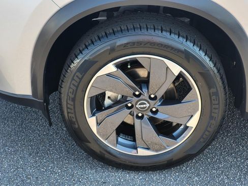 Used 2025 Nissan Rogue SV FWD image 9