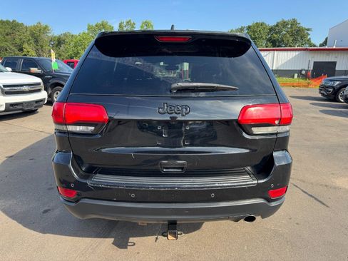 Used 2017 Jeep Grand Cherokee Limited AWD/4WD image 4