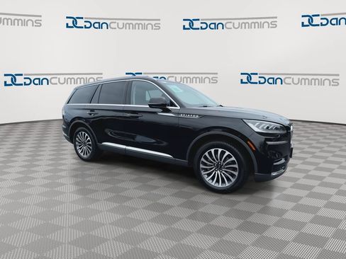 Used 2023 Lincoln Aviator AWD w/ Premium Package image 2