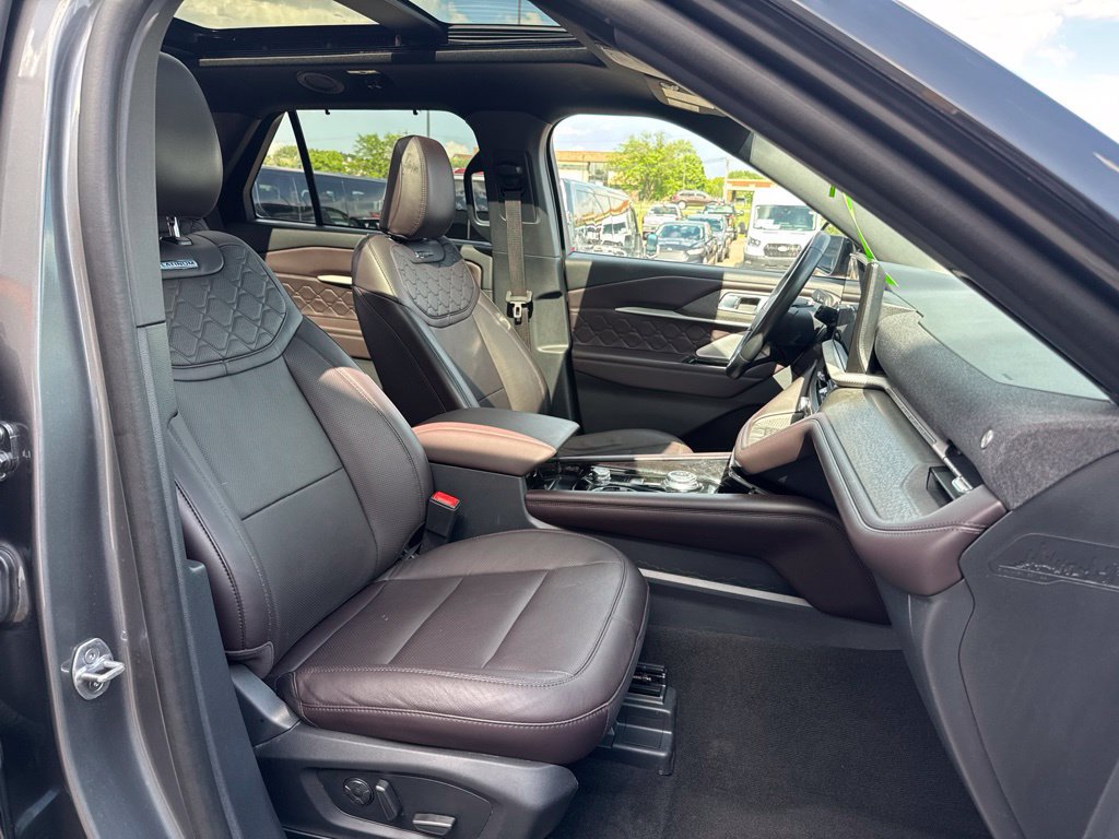 Used 2025 Ford Explorer Platinum w/ Ultimate Package AWD/4WD image 34