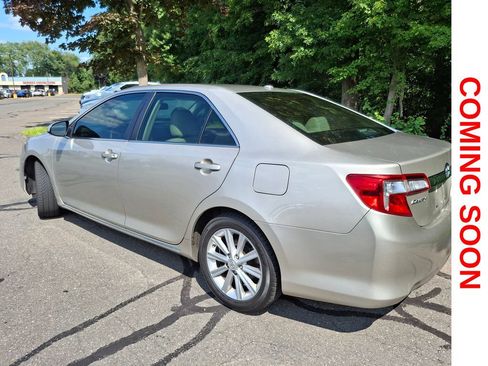 Used 2014 Toyota Camry XLE w/ Leather Package FWD image 8