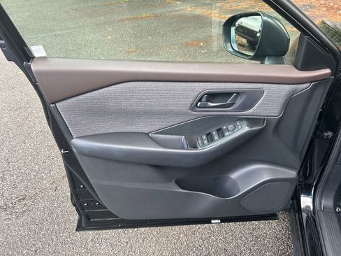 Used 2023 Nissan Rogue S AWD/4WD image 11