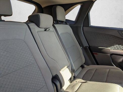 Used 2020 Ford Escape SE image 19