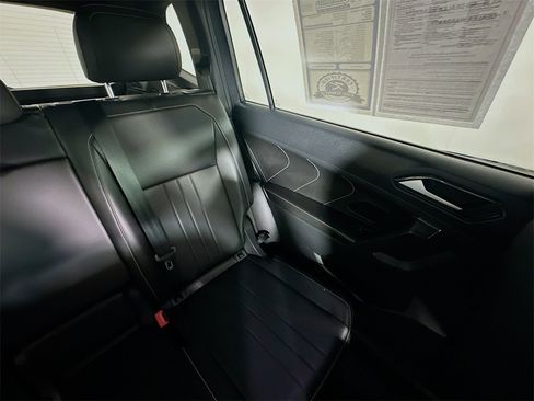 Used 2022 Volkswagen Tiguan SE R-Line image 14