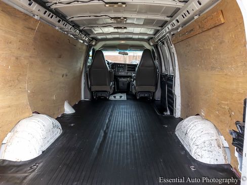 Used 2018 GMC Savana 3500 Extended w/ Driver Convenience Package image 18