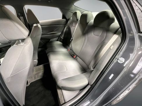 Used 2025 Hyundai Elantra SE FWD image 21