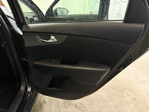 Used 2019 Kia Forte LXS FWD image 12