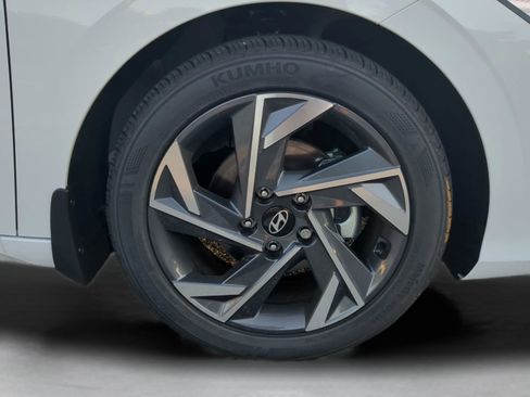 New 2025 Hyundai Elantra SEL image 11