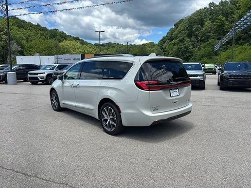 Used 2021 Chrysler Pacifica Limited w/ Premium & Safety Sphere Group AWD/4WD image 5