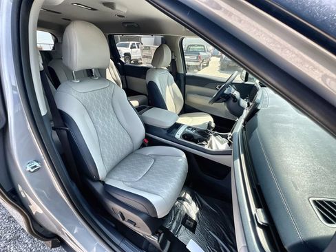 New 2026 Kia Carnival EX FWD image 25