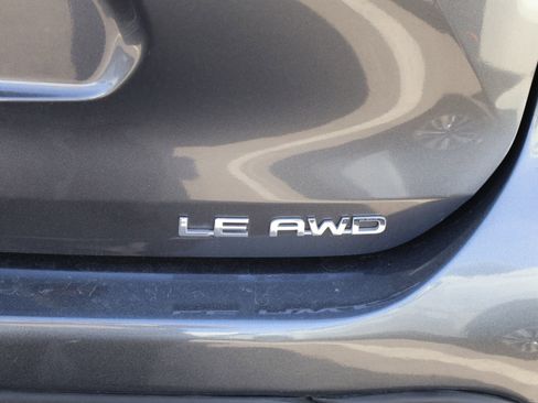 Used 2024 Toyota Highlander LE image 17