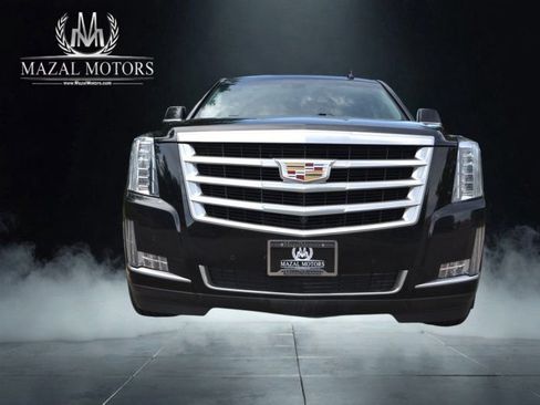 Used 2018 Cadillac Escalade Luxury AWD/4WD image 6