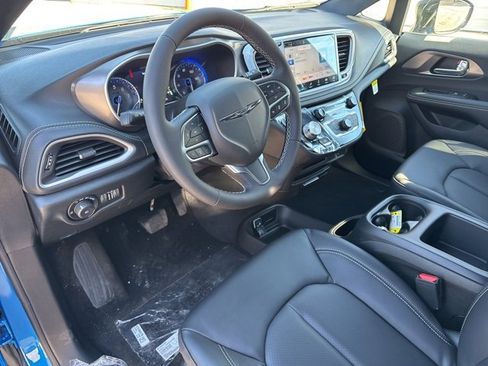 New 2026 Chrysler Pacifica Select image 14