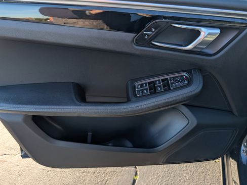 Used 2017 Porsche Macan image 16