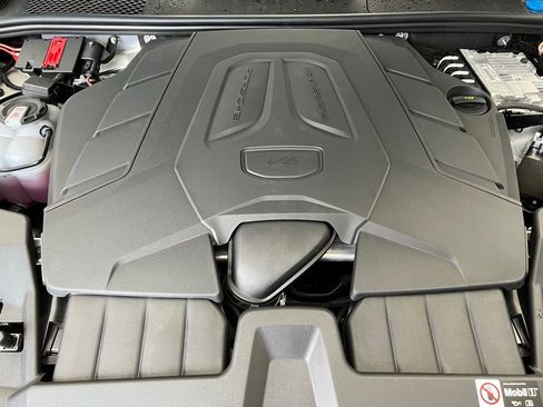 Used 2025 Porsche Cayenne image 27