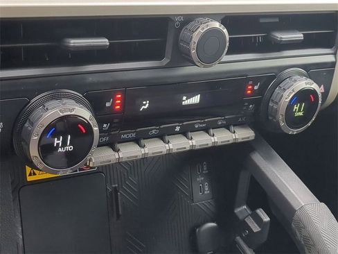 Used 2024 Toyota Tacoma TRD Off-Road image 21