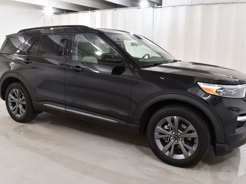 Used 2023 Ford Explorer XLT w/ Equipment Group 202A image 5