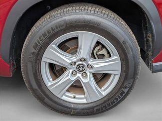 Used 2021 Toyota Highlander LE video 3