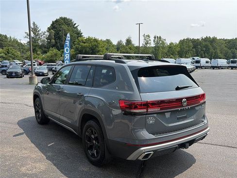 Used 2024 Volkswagen Atlas Peak Edition SEL AWD/4WD image 5